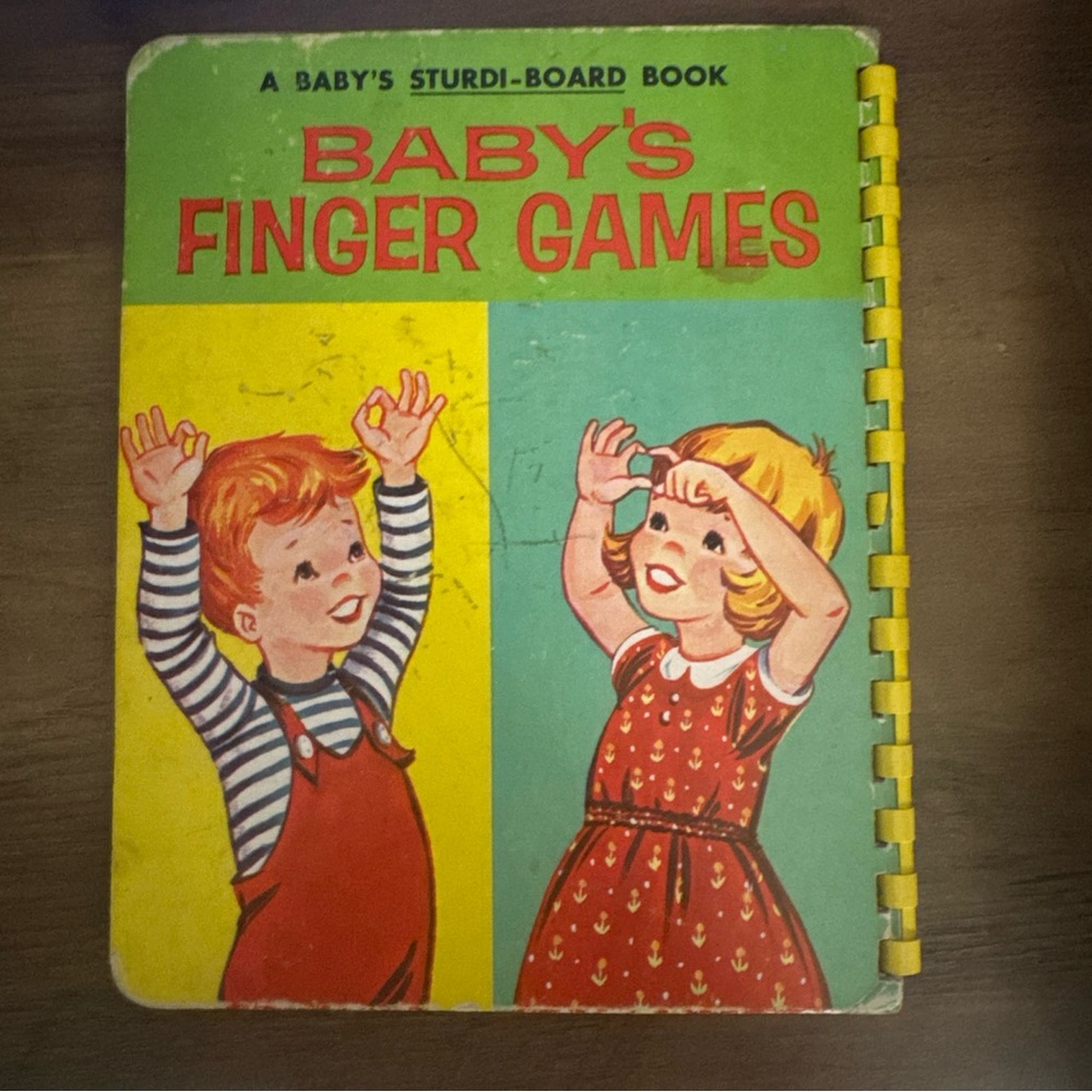 Baby's Finger Games Sturdi-Board Book by WONDER 5501‎ Yellow Spiral Binding 1959 - Picture 2 of 9